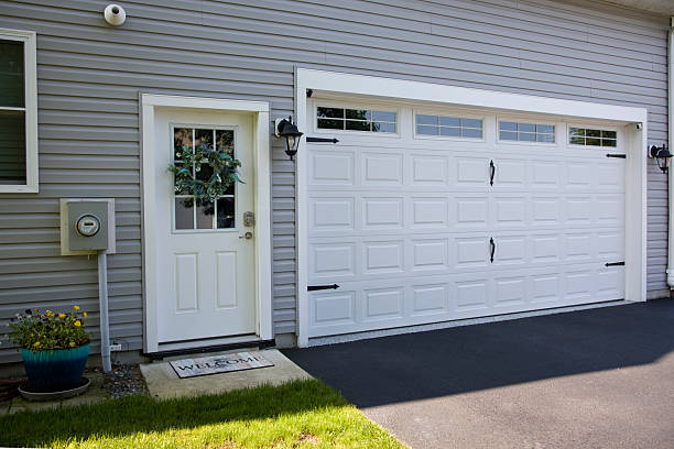24/7 Emergency Garage Door Panel Replacement experts in Cass County County, IL